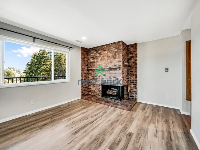 Building Photo - Charming 2 Beds and 1 Bath Condo Available for Rent!