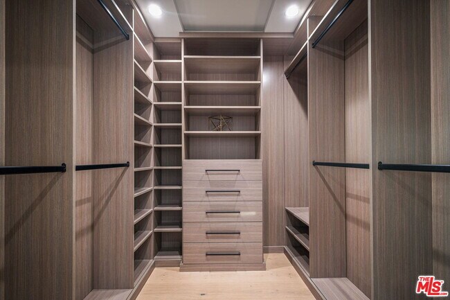 Building Photo - 12672 Stanwood Dr