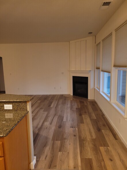 Building Photo - 396 Patricia Ln