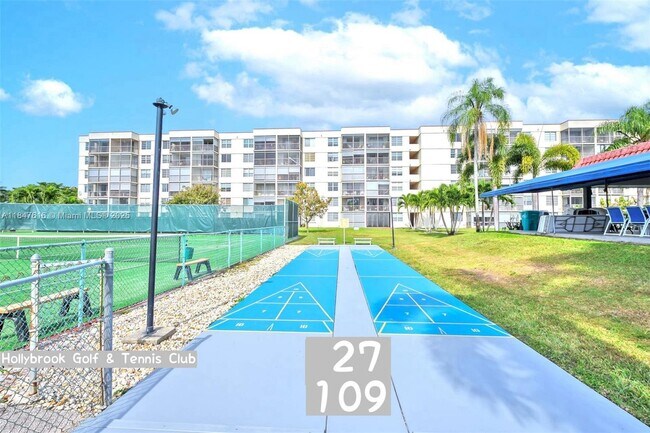 Building Photo - 681 S Hollybrook Dr