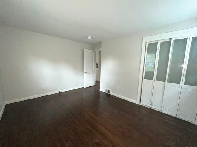 Building Photo - 112 Brookside Cir