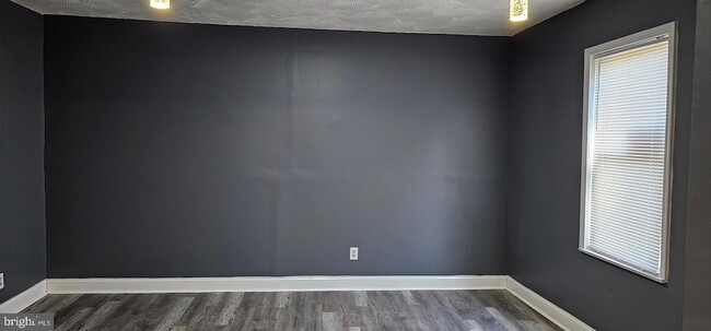 Building Photo - 1221 Poplar Grove St