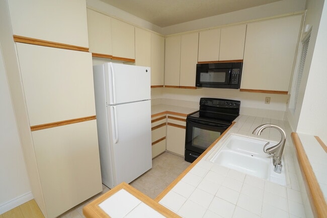 Building Photo - New Horizon 1 Bedroom Rental Condo in Saugus!