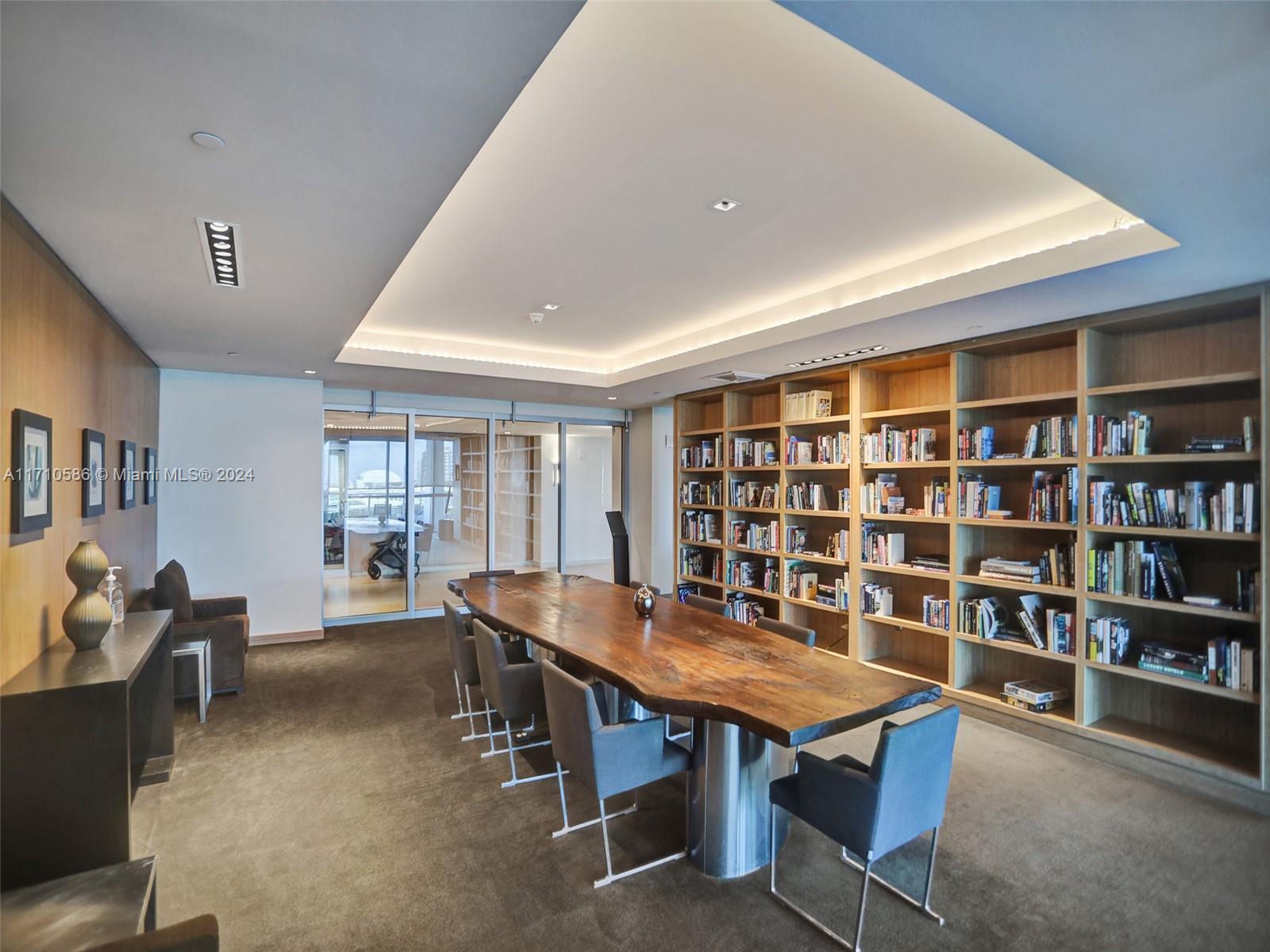 Building Photo - 900 Biscayne
