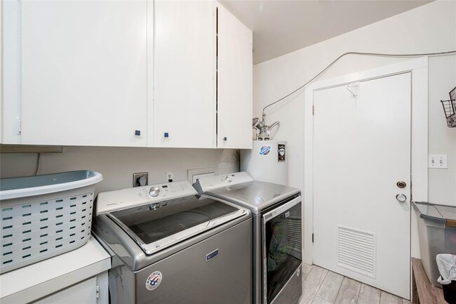 Building Photo - 11512 Oak Trail