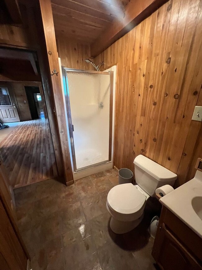 Building Photo - Nestled in Basin