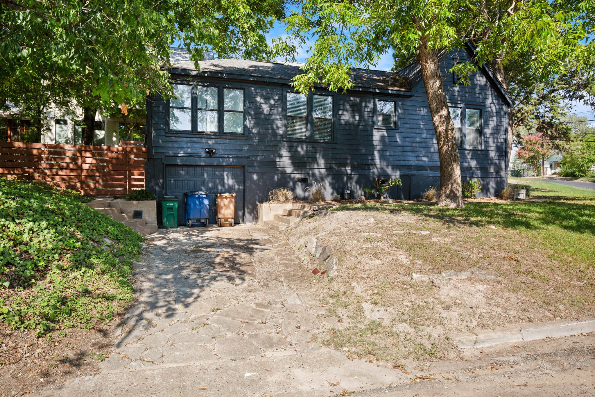Building Photo - 515 E Monroe St