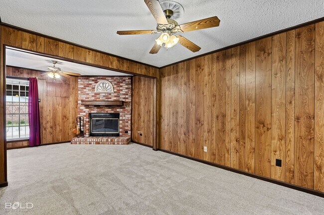 Building Photo - 203 Stratmore Dr