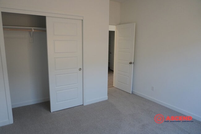 Building Photo - Beautiful 4-Bed Home in Shafter's Gossamer Grove Community – Solar Included!