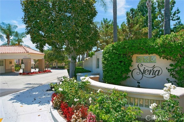 Building Photo - 9 Siena