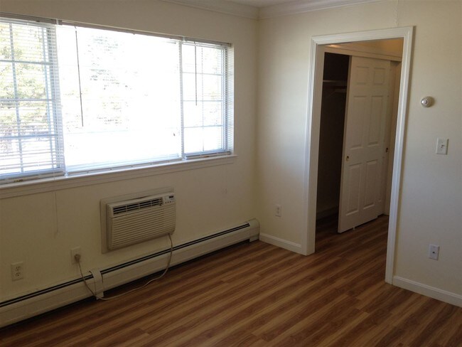 Building Photo - 3861 Brown Ave