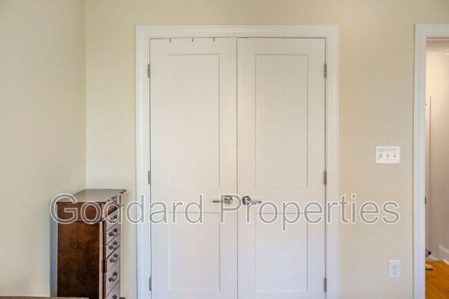 Building Photo - 907 Stiles St