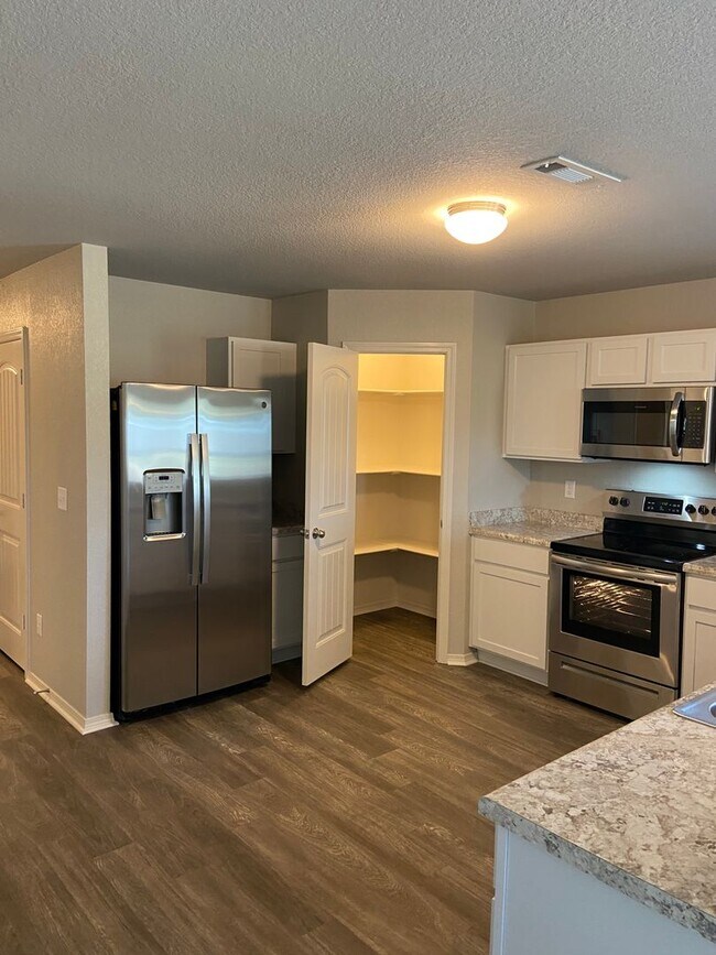Building Photo - *Pre-leasing* Four Bedroom | Two Bathroom ...