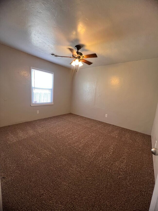 Building Photo - 638 N O St