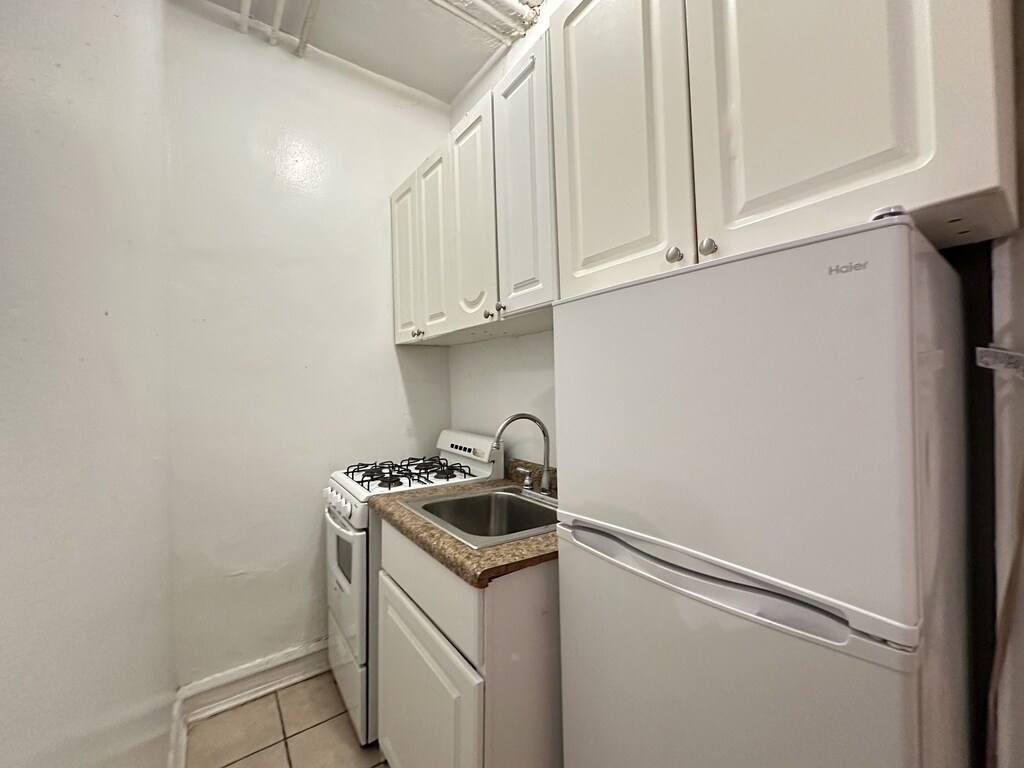 Building Photo - 2832 N Burling St