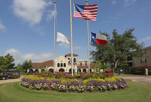 Building Photo - Heritage Estates