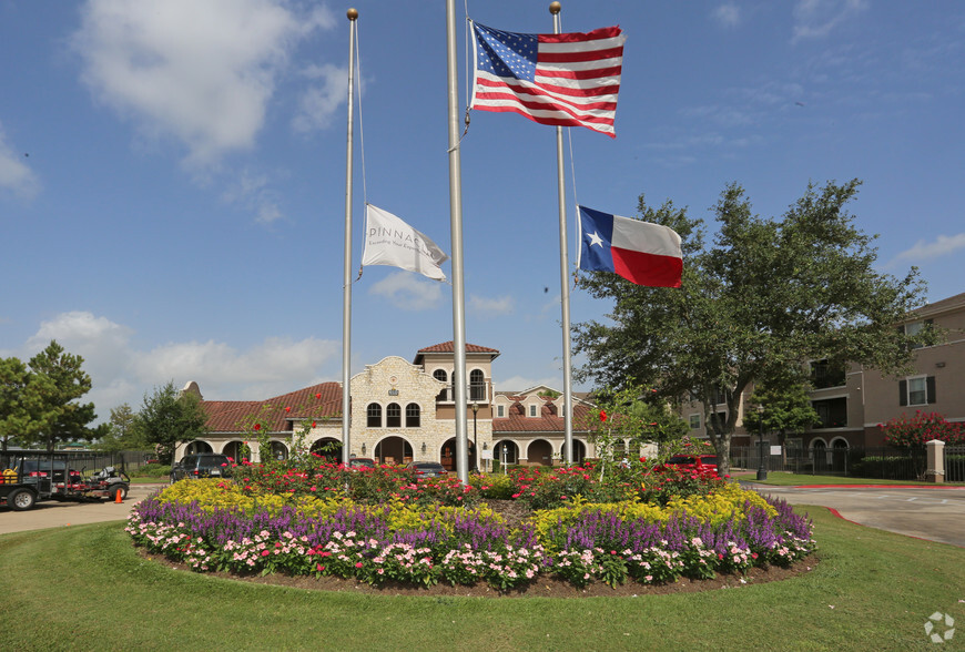 Primary Photo - Heritage Estates