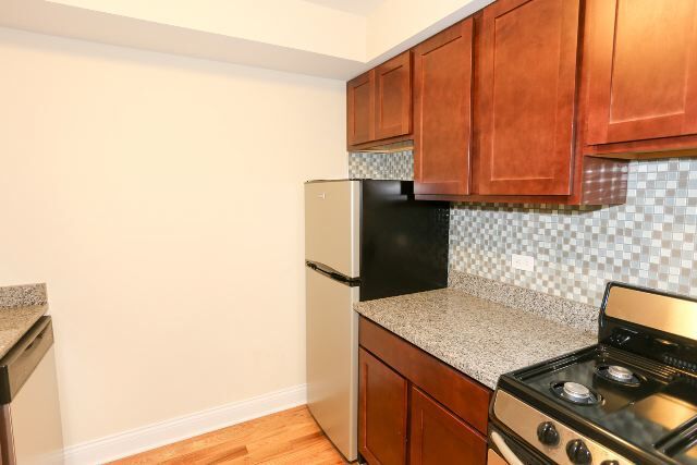 Building Photo - 555 W Arlington Pl