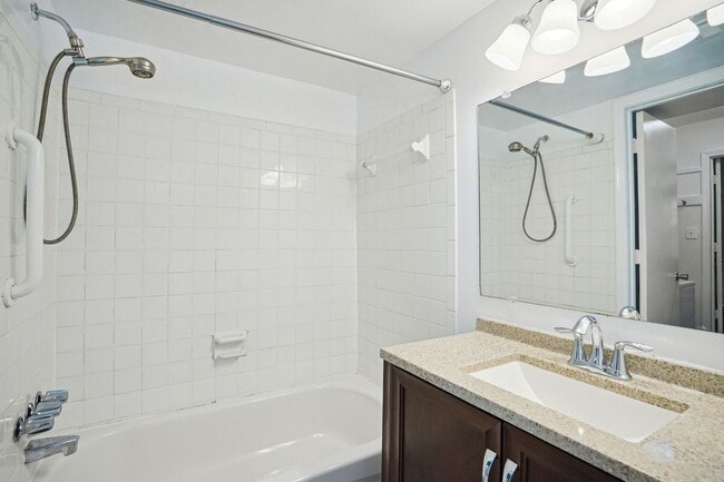 Building Photo - 5900 Prince George Dr