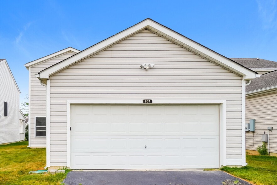 Building Photo - 807 Summerville Dr