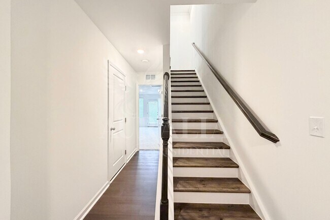 Building Photo - 3611 Elm Grv Ln