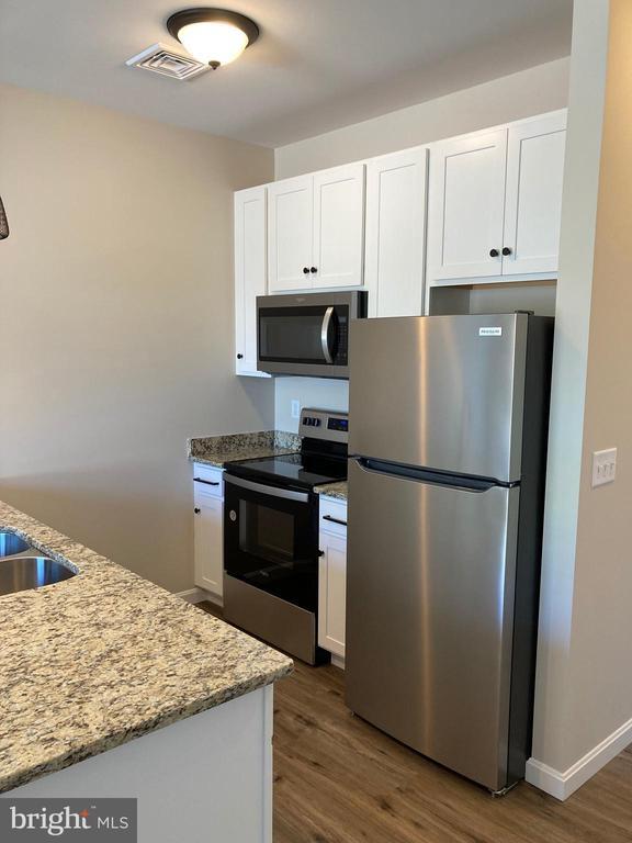 Building Photo - 376 E Main St