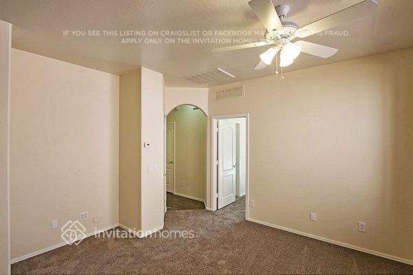 Building Photo - 9848 E Escondido Ave