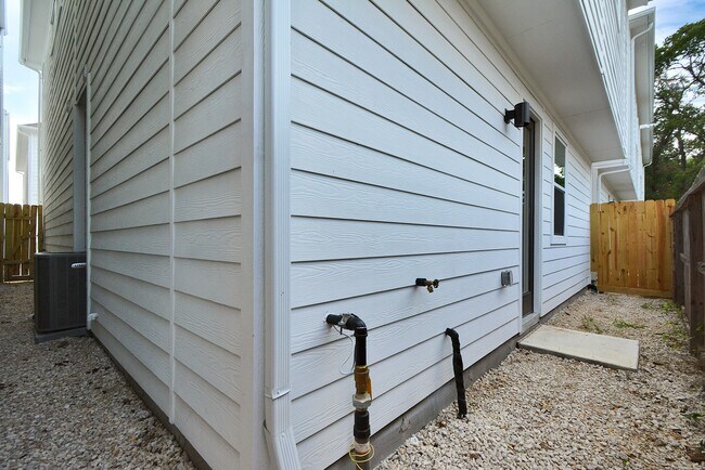 Building Photo - 5507 Beall St