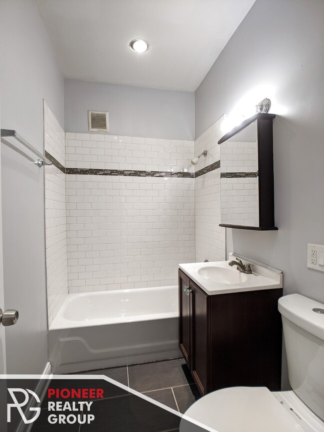 Building Photo - 3635 W Dickens Ave