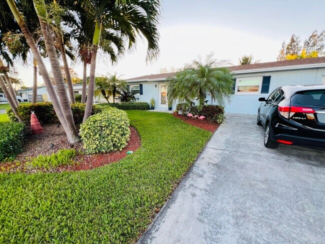 Building Photo - 1877 Meadow Ct