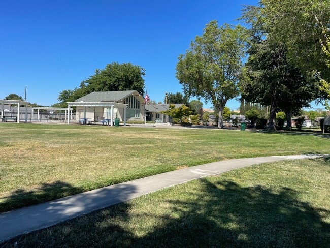 Building Photo - Wonderful and Spacious 4 Bedroom Concord H...