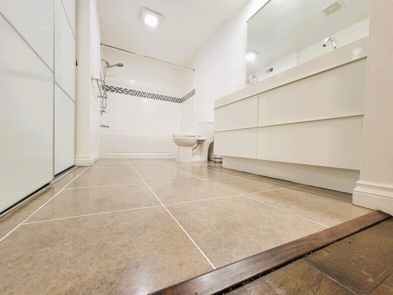 Building Photo - 5313 Sevilla Ct