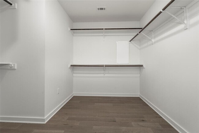 Building Photo - 1021 1/2 E 38th St