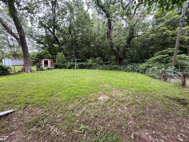 Building Photo - $950 - 3 bedroom / 1 bathroom - Single Fam...