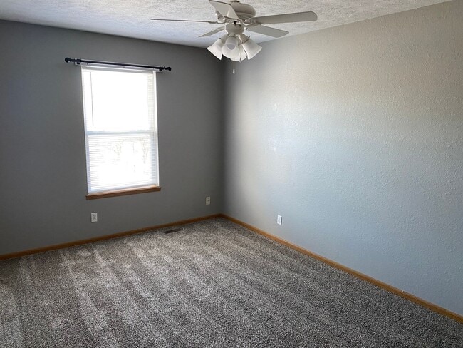 Building Photo - Duplex For Rent! Valley NE