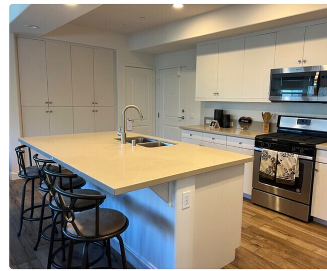 Building Photo - 404 Maravilla Ln