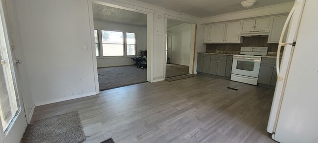 Building Photo - 3 bedroom 2 bathroom mobile home in Quarry...