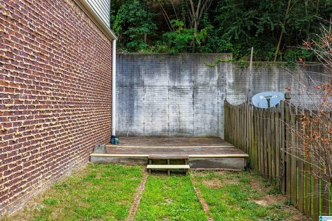 Building Photo - 2250 Ridgemont Dr