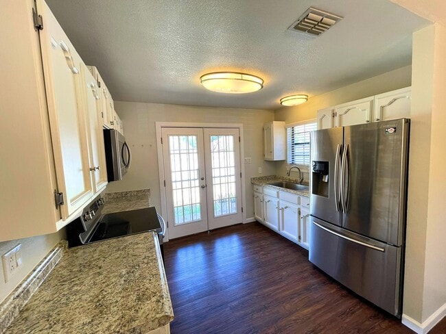 Building Photo - 306 Potranca Ct