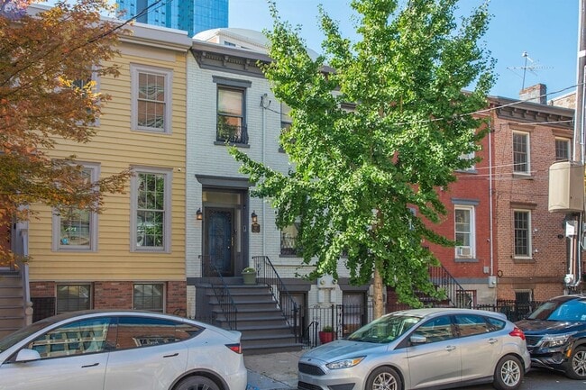 Building Photo - 61 Bright St