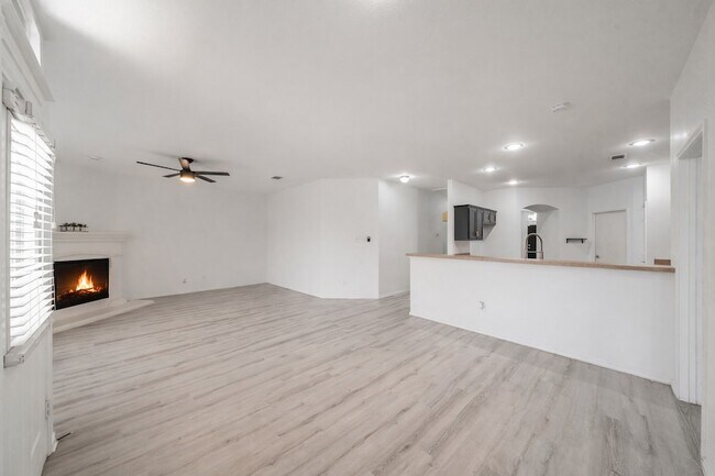 Building Photo - 3232 Florian Ln