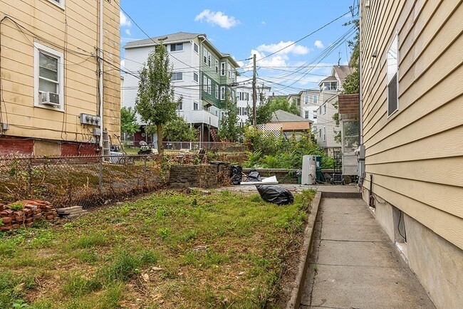 Building Photo - 79 Gage St