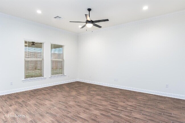 Building Photo - "Charming 3-Bedroom Bossier City Home with 2 Full Baths and 1848 Sq Ft of Comfort!"