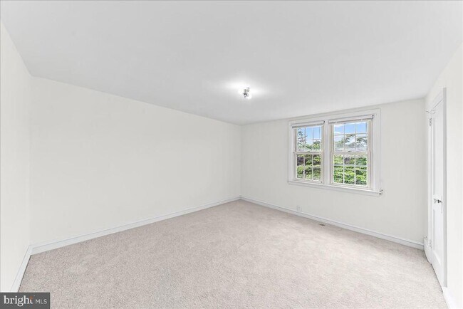 Building Photo - 5205 Westbrook Dr