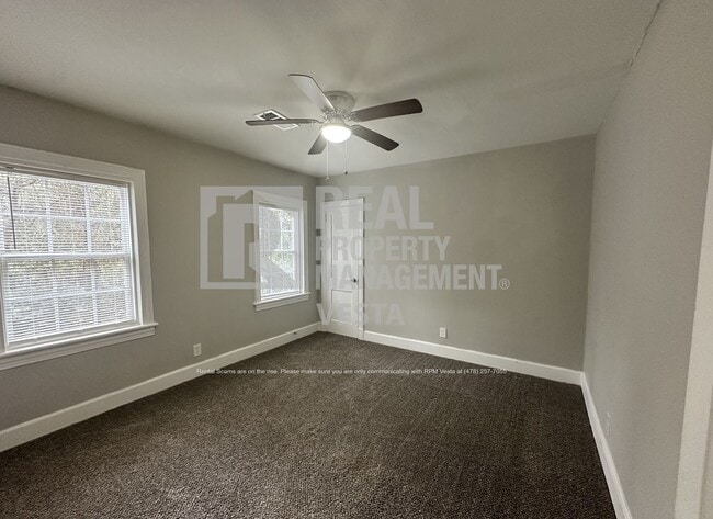 Building Photo - 1076 Carlisle Ave