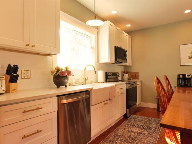 Building Photo - 5 Bevins Rd