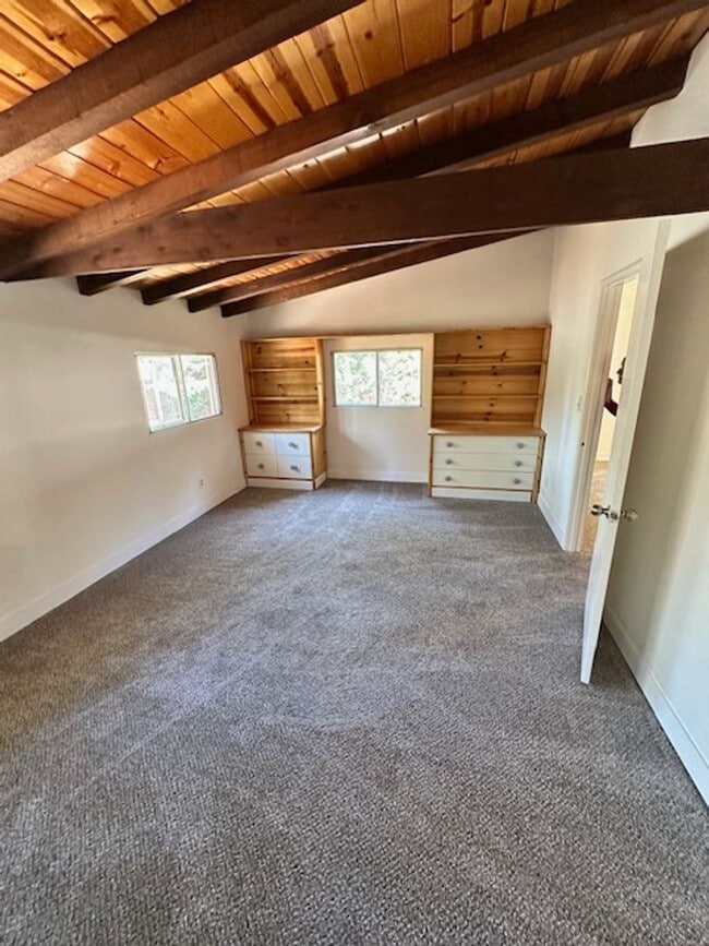 Building Photo - Newly updated pet friendly 4Bd 3Ba home! C...
