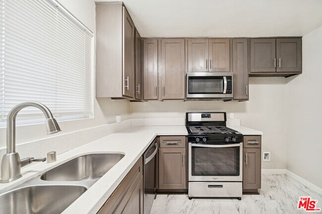 Building Photo - 3652 Carmona Ave