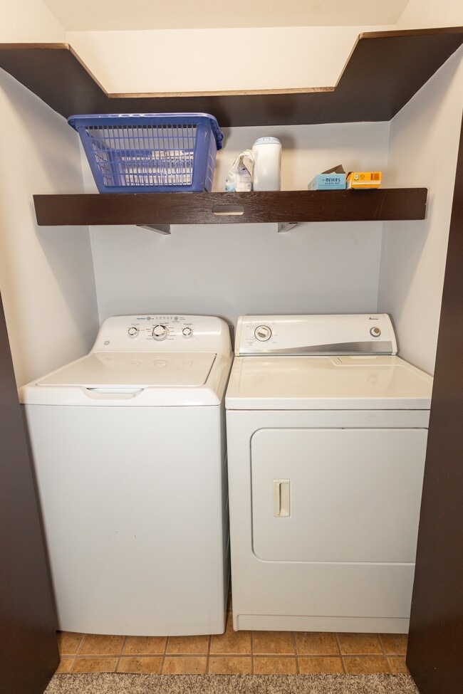 Building Photo - 3191 Sycamore Dr