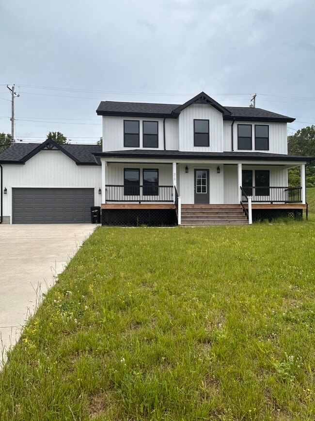 Primary Photo - 215 Linwood Dr